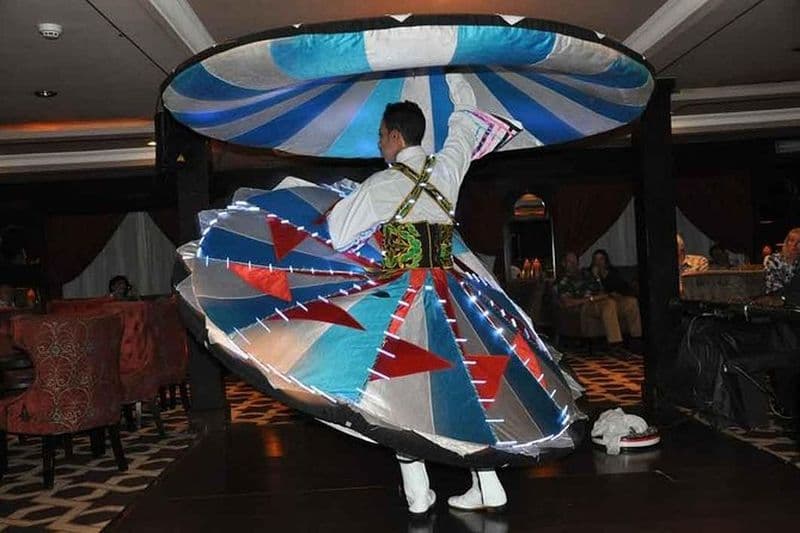 Visite du Caire, nuit sur le Nil avec spectacle de danse du ventre de Gizeh ou du Caire.
