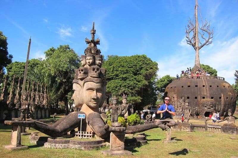 Visite privée d'une journée à Vientiane en vélo avec Buddha Park