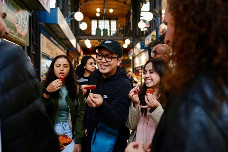 Visite de dégustation de vins et mets authentiques de Budapest avec foie gras
