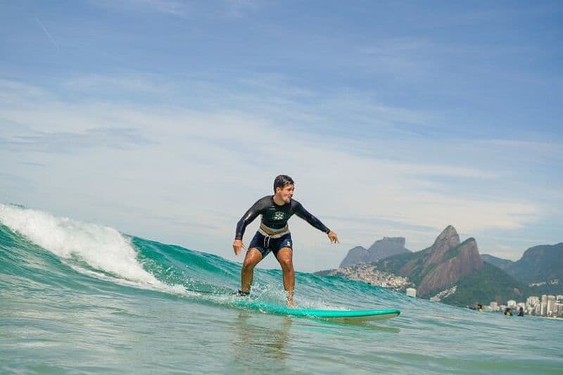 Cours de surf à la plage d'Arpoador avec l'école de surf Mandala Rio