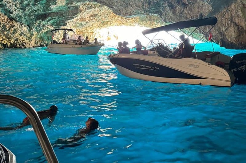 Billet Excursion en bateau à moteur Blue Cave 2025 au départ de Kotor