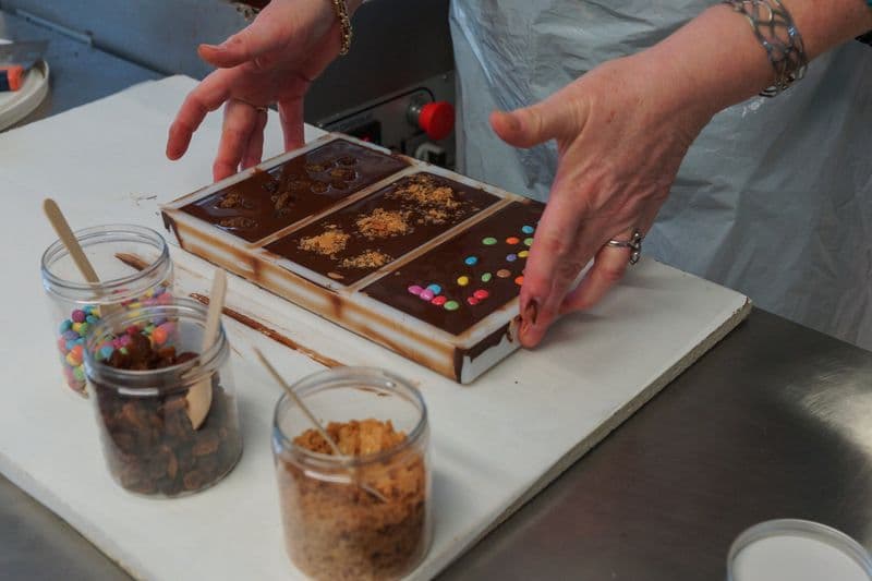 Réalisez vos tablettes de chocolat uniques en groupe