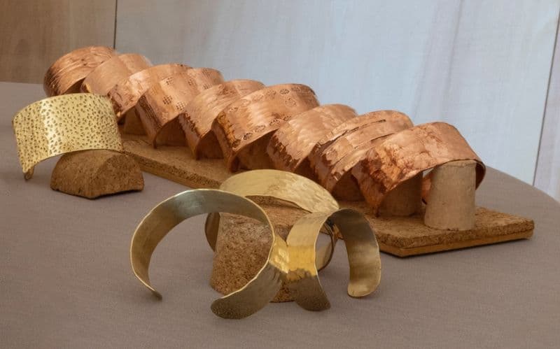 Initiez-vous à la dinanderie et créez trois bijoux