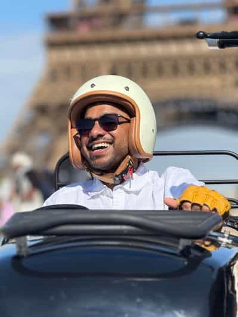 Billet Paris : visite en side-car avec un cinéaste pour immortaliser vos moments