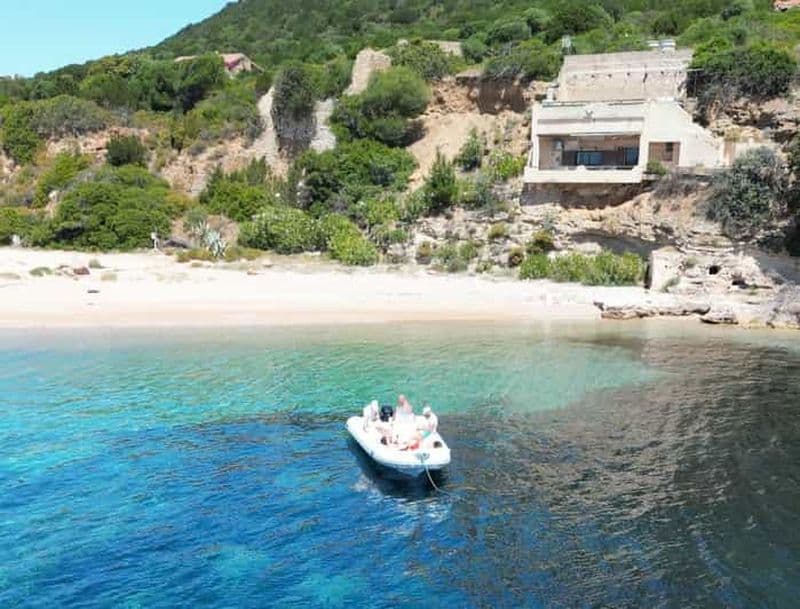Billet Demi-journée dans le golfe d'Aranci en bateau pneumatique : Capo Ceraso, Molara et les dauphins