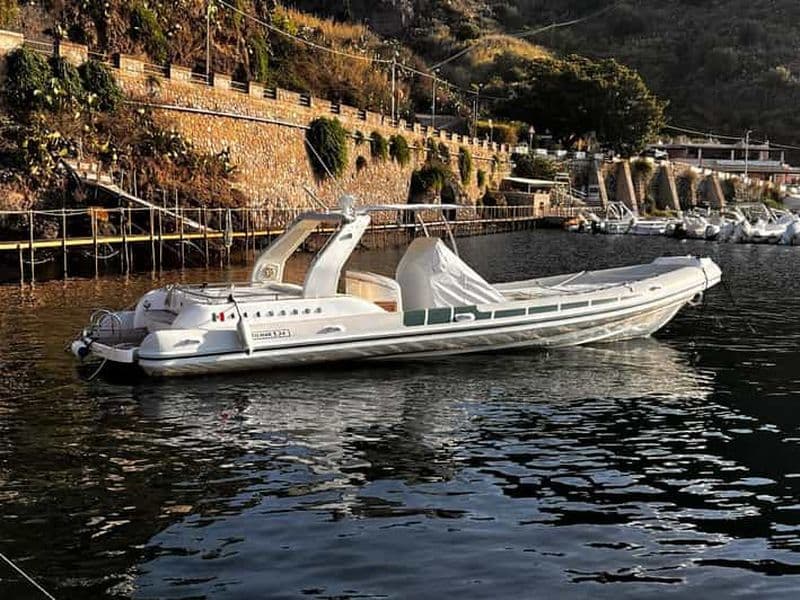 Billet Découvrez Salina depuis la mer : excursion en bateau avec apéritif à bord.